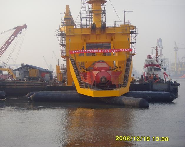 濟(jì)南昌林氣囊容器廠(chǎng)_船用氣囊_船用靠球( 護(hù)舷 )_充氣芯模